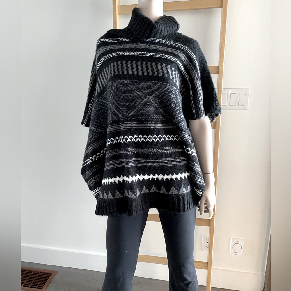 Poncho Cowl Neck Sweater
Cable Knit Size Large Black and Grey